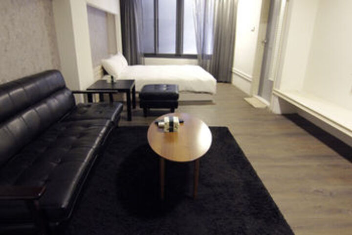 Room 8 of 37