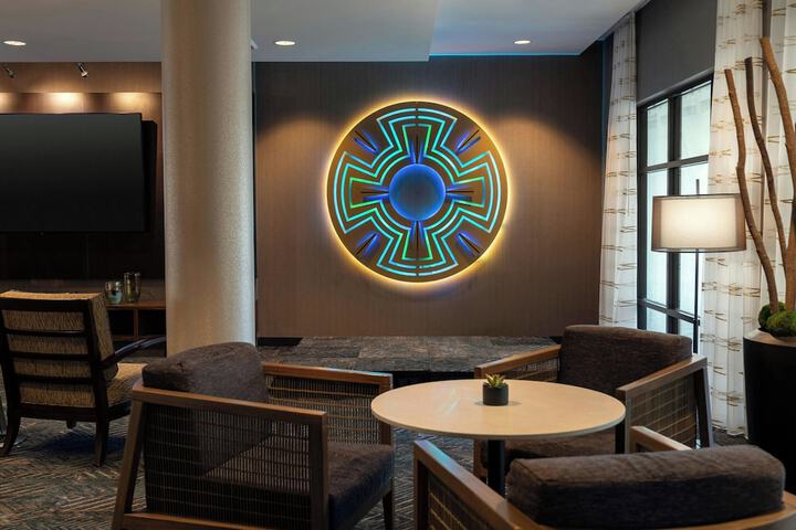 Lobby lounge