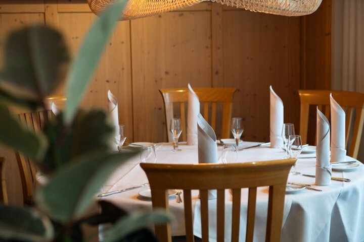 Dining 26 of 45