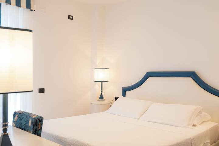 Room 52 of 247