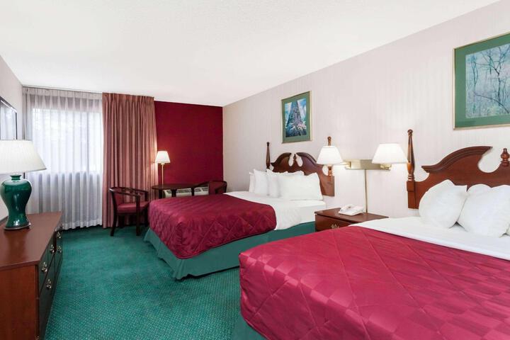 Double Accessible 2 Queen Beds