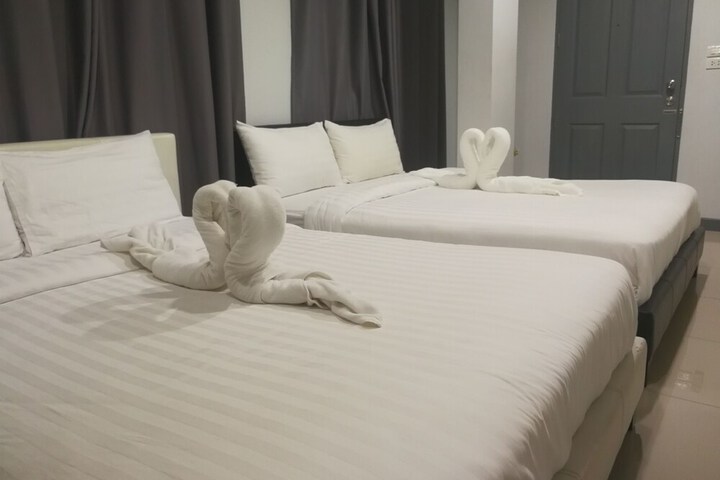 Room 6 of 16