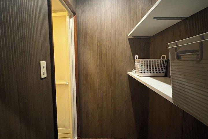 Room 73 of 193