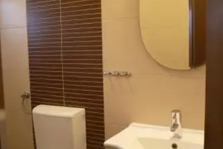 Room 10 of 16