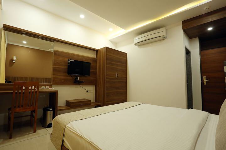 Room 7 of 19