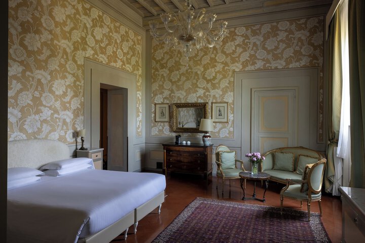 Room 40 of 100