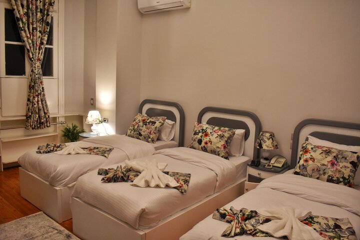 Room 9 of 29