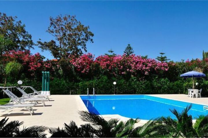 Hotel Pool