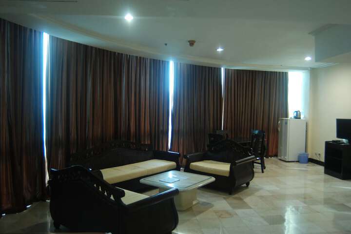 Room 13 of 90