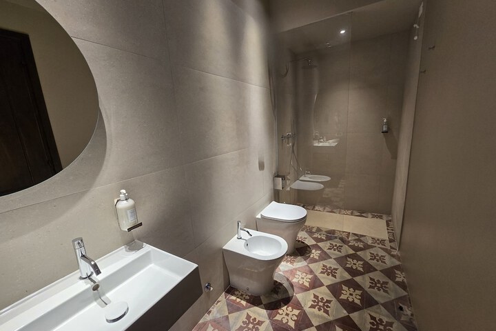 Room 33 of 70