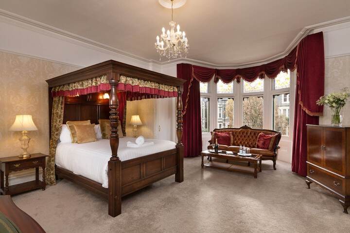 Room 28 of 46