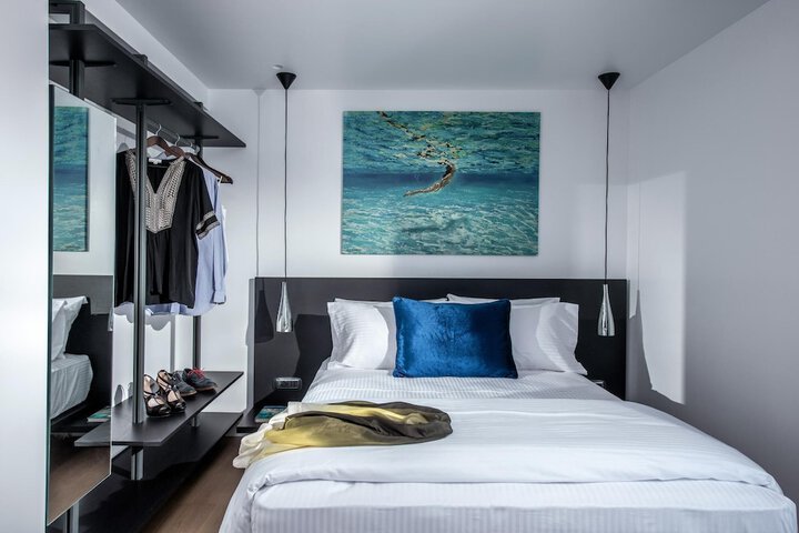 Room 13 of 35