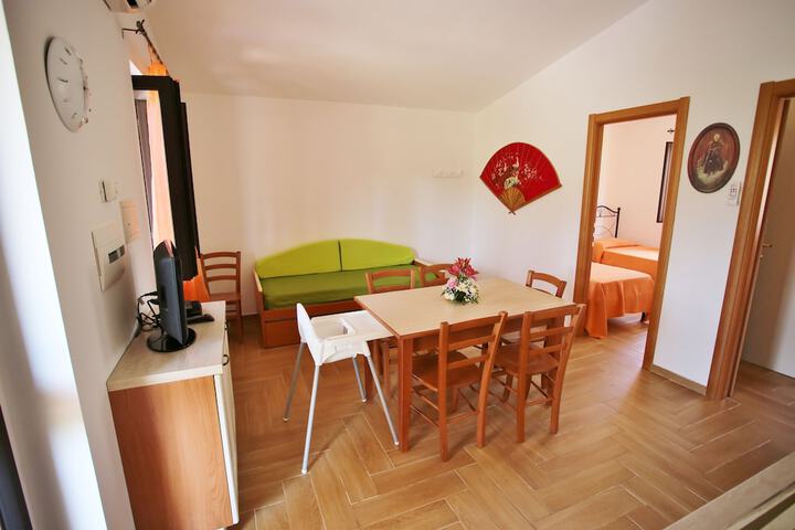 Room 6 of 33