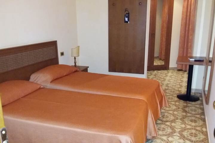 Room 6 of 31