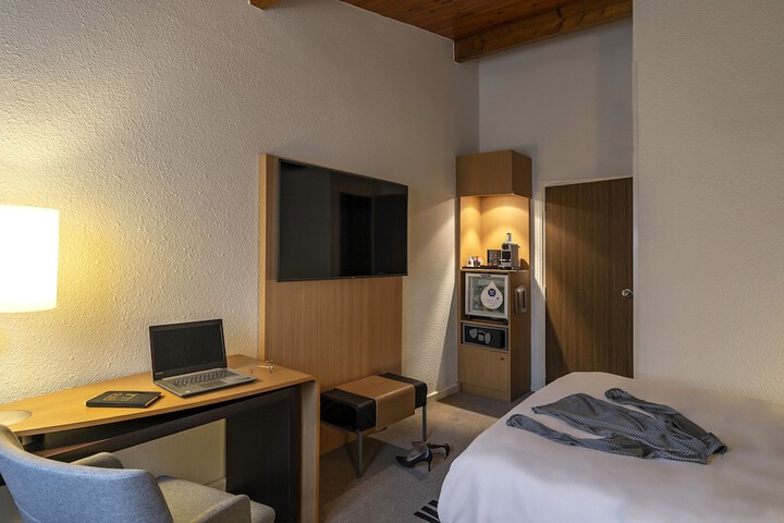 Room 7 of 89