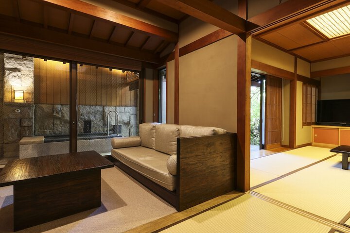 Room 12 of 84