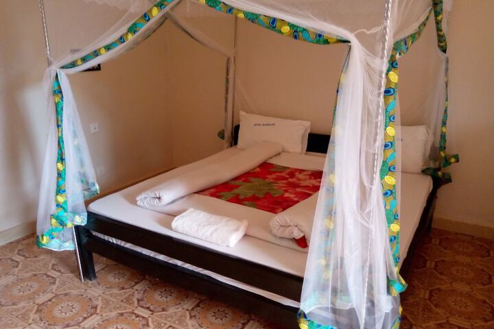 Room 2 of 6