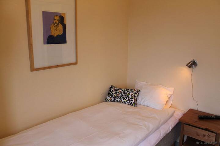 Room 2 of 32