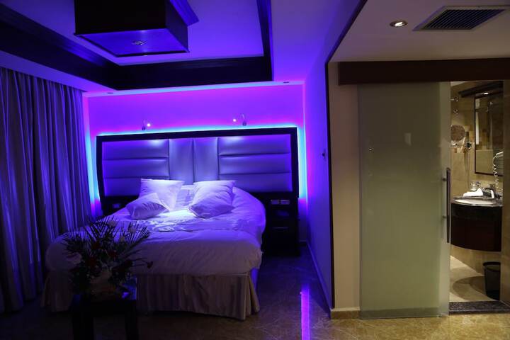 Room 4 of 43