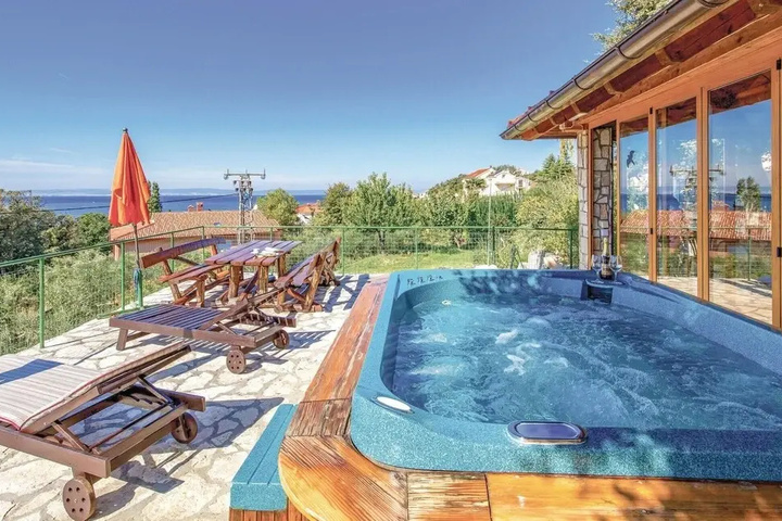Pool 13 of 25
