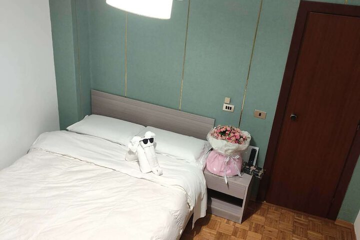 Room 5 of 6