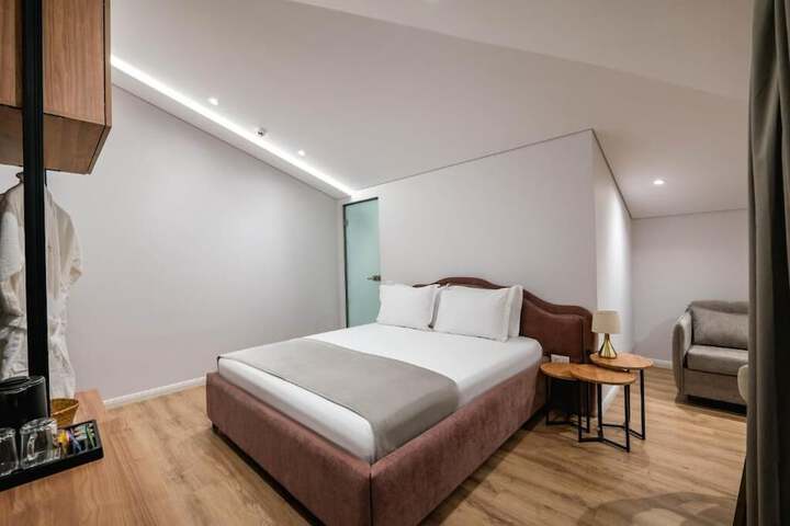 Room 35 of 189