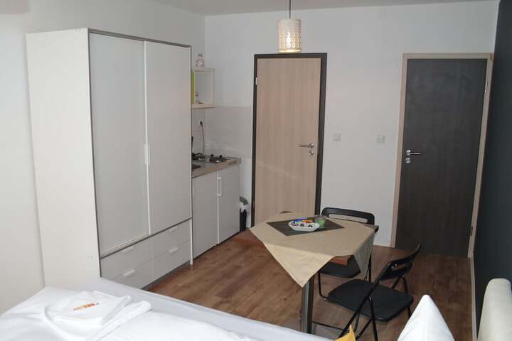 Room 3 of 34