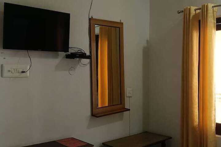 Room 17 of 28