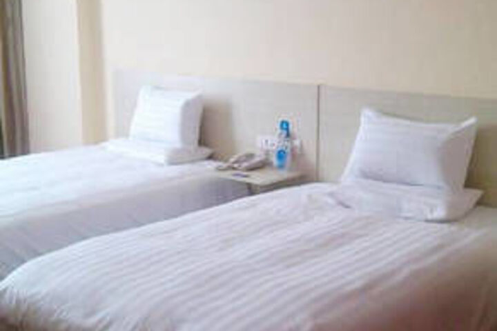 Room 16 of 34