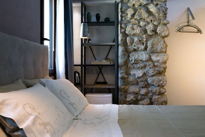 Room 8 of 124