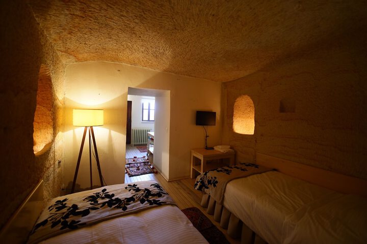 Room 5 of 106
