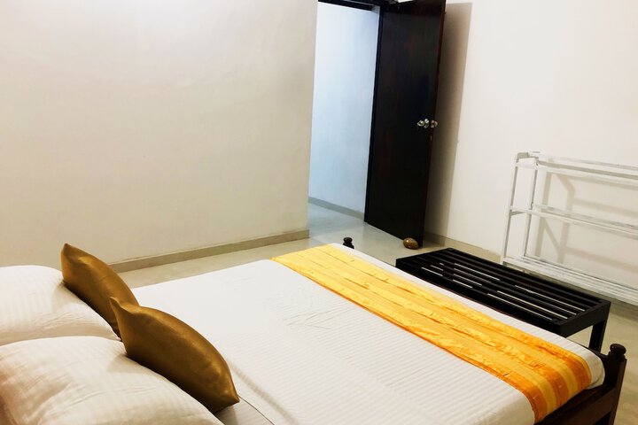 Room 6 of 16