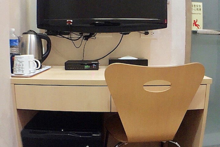 Room 18 of 34