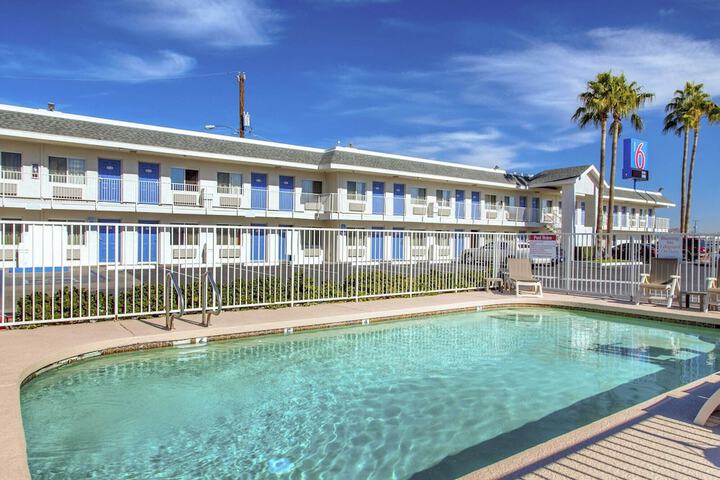 Pool Hotel