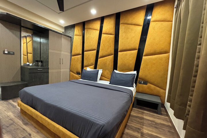 Room 11 of 36