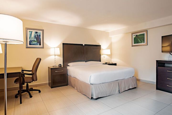 Room 5 of 16