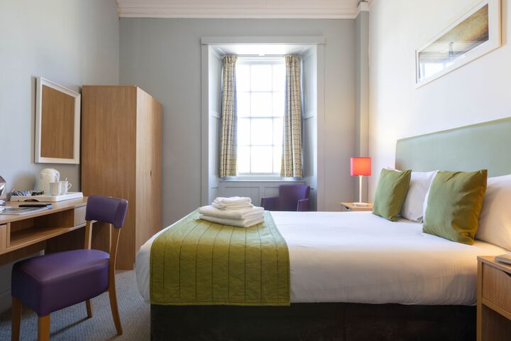 Room 40 of 100