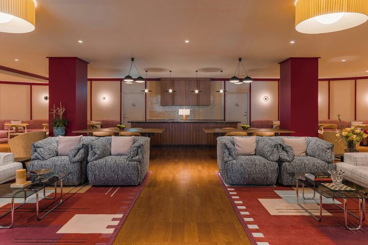 Entrance & Lobby