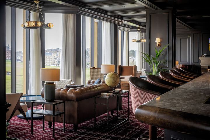 Lounge 86 of 103