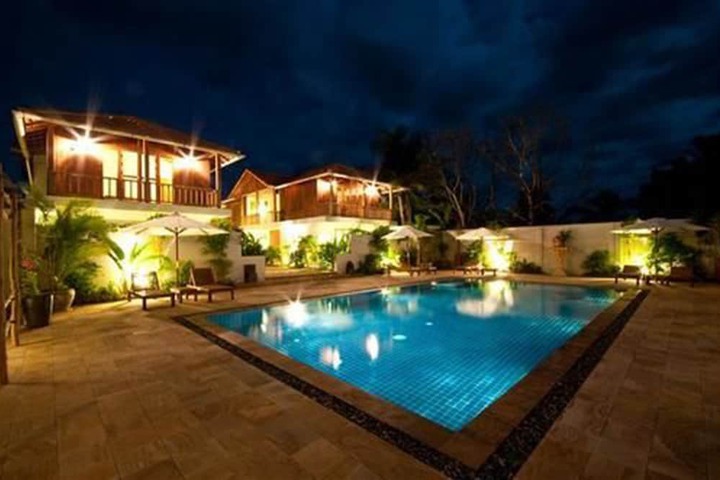 Pool Hotel
