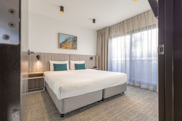 Room 6 of 30