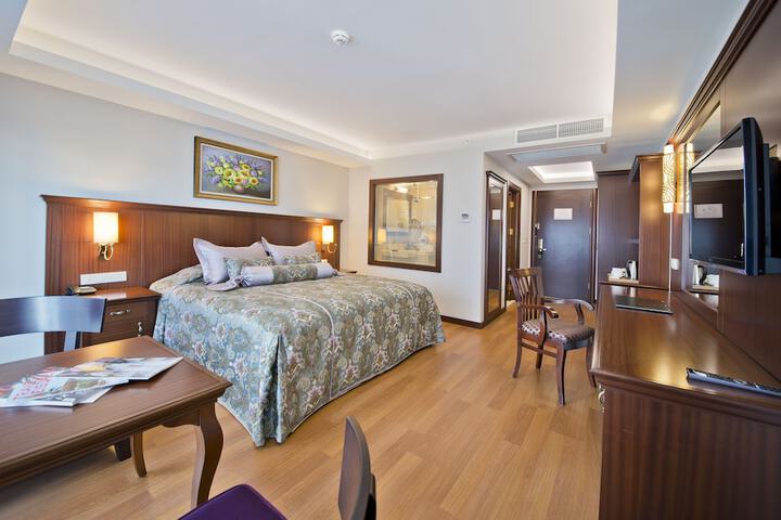 Room 28 of 61