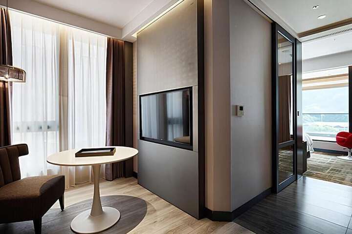 Room 13 of 50