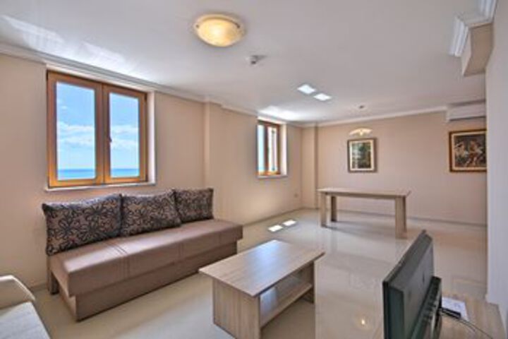 Room 21 of 21
