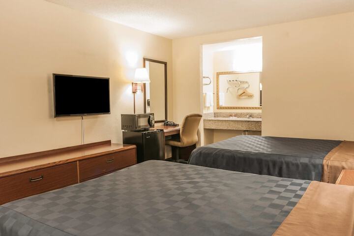 1 Queen Bed (22 of 22)