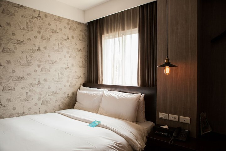 Room 25 of 99