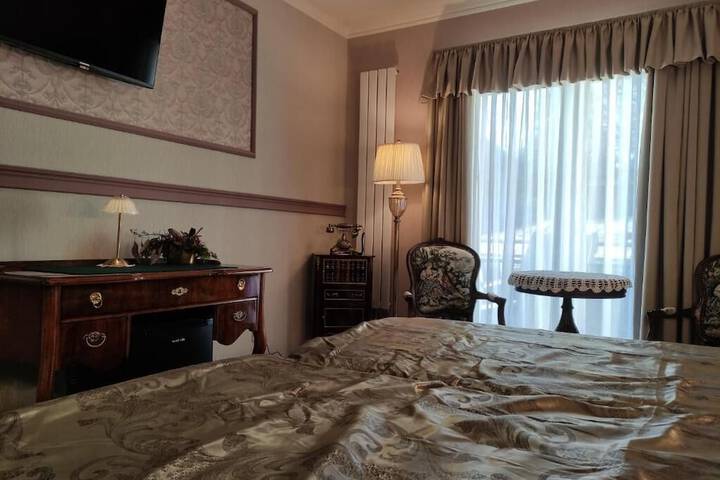 Room 11 of 33