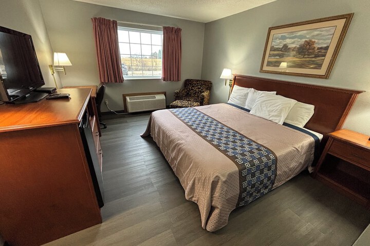 Room 11 of 28