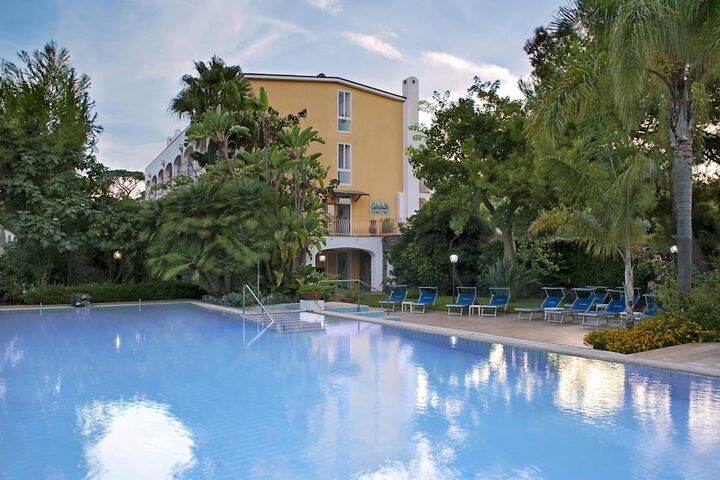 Pool 14 of 32