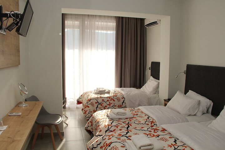 Room 16 of 33